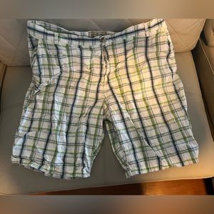 Men’s plaid shorts sz 40
